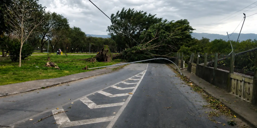 vento-chega-a-125-km/h-e-provoca-ao-menos-duas-mortes-em-sao-paulo