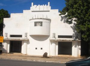 pelos-cinemas-de-rua,-coletivo-exibe-filmes-ao-ar-livre-em-olinda