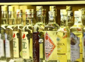 cresce-o-numero-de-estabelecimentos-na-cadeia-produtiva-da-cachaca